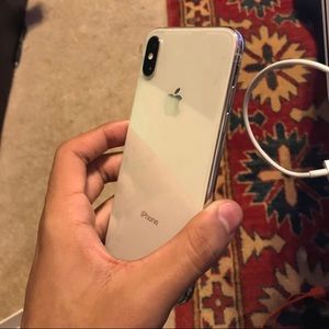WHITE IPHONE XS